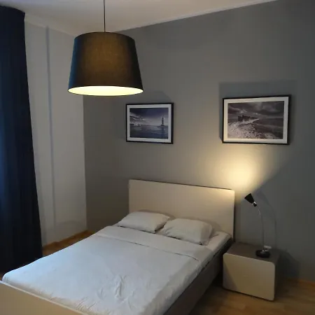 Milo Mi - 2 Bedroom In The Old Town Apartment
